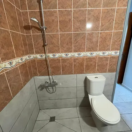 Vans 24~400 Meters To Apartment Paphos