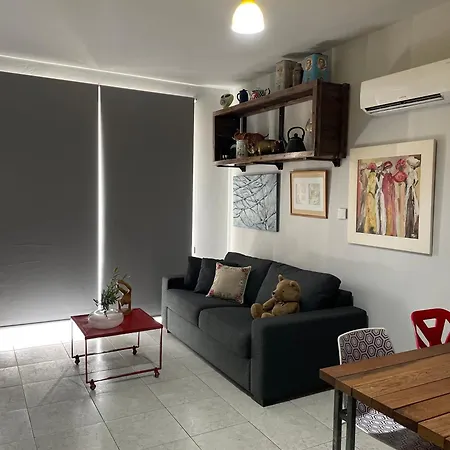 Vans 24~400 Meters To Apartment Paphos