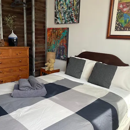 Vans 24~400 Meters To Appartement Paphos