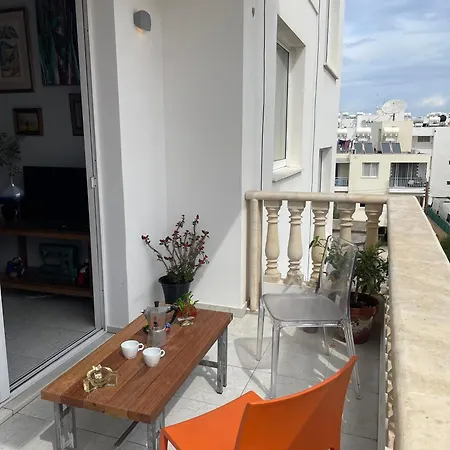 Apartment Vans 24~400 Meters To